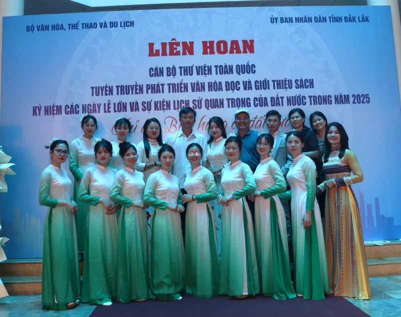Thư viện Lâm Đồng tham gia Liên hoan Cán bộ thư viện toàn quốc tuyên truyền phát triển văn hóa đọc và giới thiệu sách - Kỷ niệm các ngày Lễ lớn và sự kiện lịch sử quan trọng của đất nước trong năm 2025 Chủ đề “Bản hùng ca đất nước”